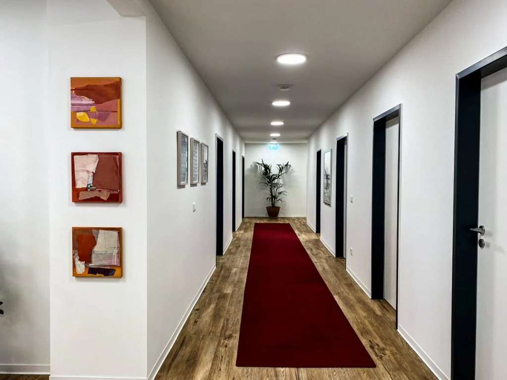 Flur nach der Fertigstellung – Malerarbeiten W. Buers GmbH