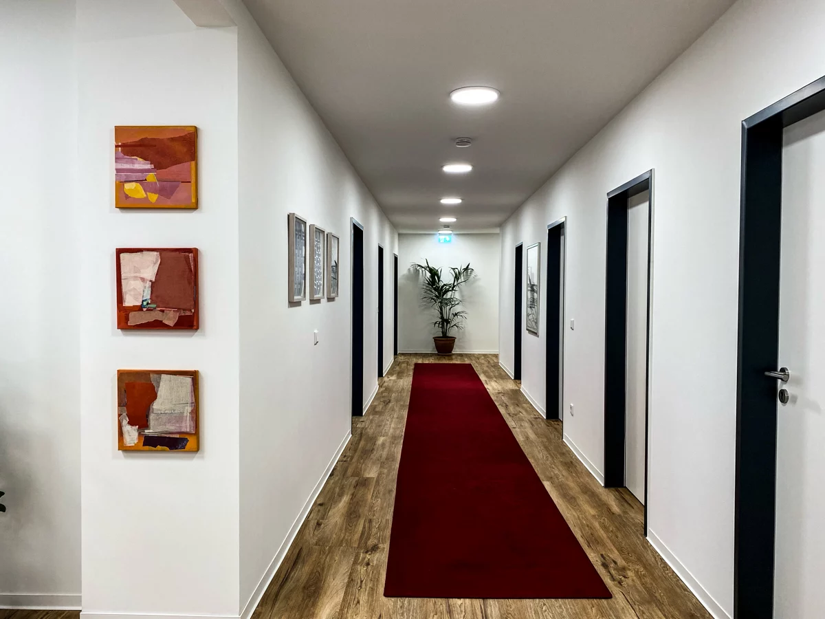 Flur nach der Fertigstellung – Malerarbeiten W. Buers GmbH