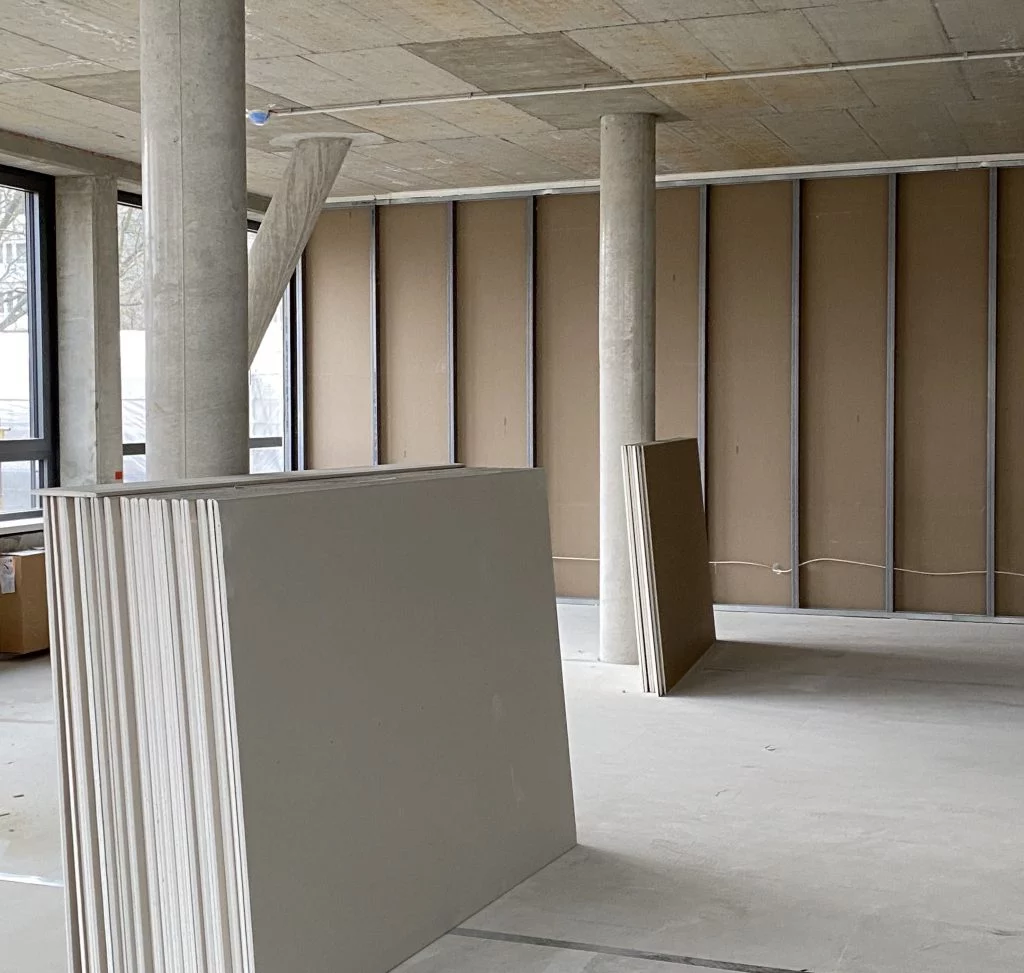 Trockenbauarbeiten mit neu gezogenen Wandelementen – Referenzprojekt W. Buers GmbH in Essen